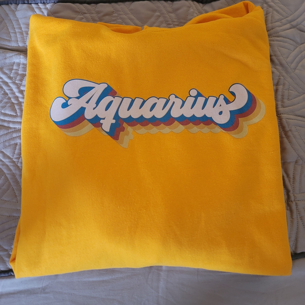 Gildan Yellow Aquarius Sweatshirt